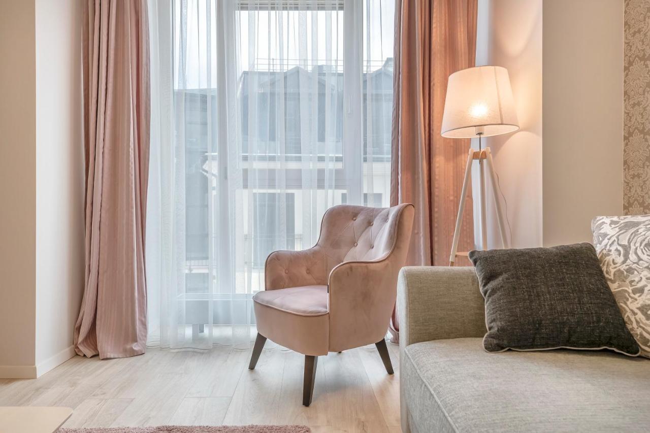 Happy Inn Just Studio, Self Check-In-24X7,Parking-In-The-Underground-Garage VNO Esterno foto